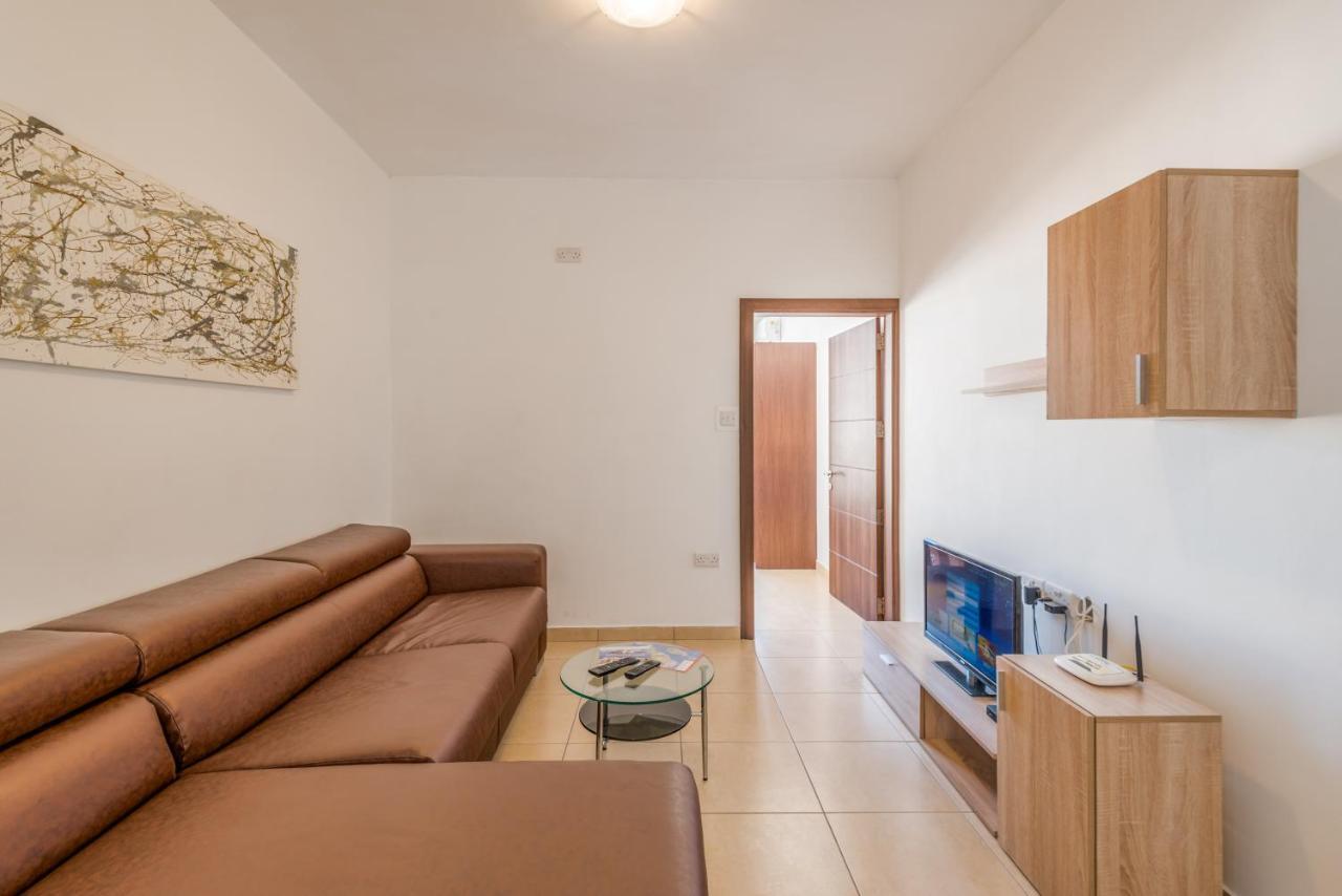 Seashells 2 Bedroom Apartments With Terrace, Just Off The Bugibba Promenade - By Getwaysmalta St. Paul's Bay Dış mekan fotoğraf