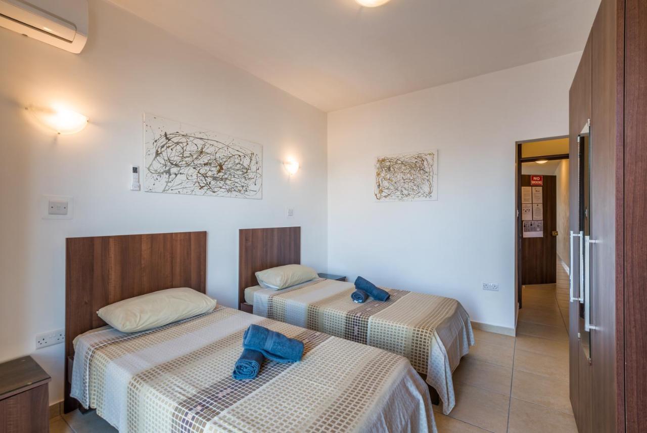 Seashells 2 Bedroom Apartments With Terrace, Just Off The Bugibba Promenade - By Getwaysmalta St. Paul's Bay Dış mekan fotoğraf